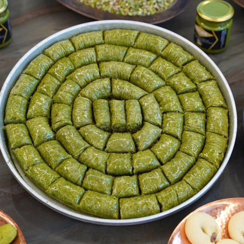 Koçak Gaziantep Pistachio Rolls Baklava Luxury Box