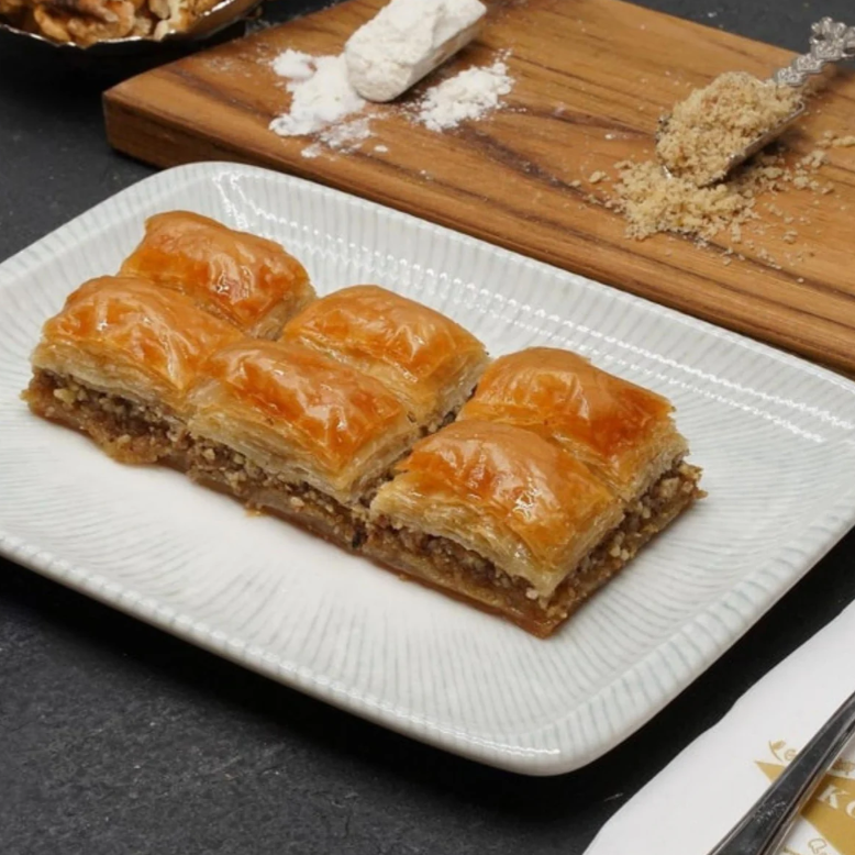 Koçak Gaziantep Walnut Baklava Luxury Box